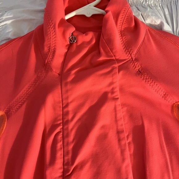 Lululemon Run: Reflect Pullover. Size 10. - Picture 5 of 8